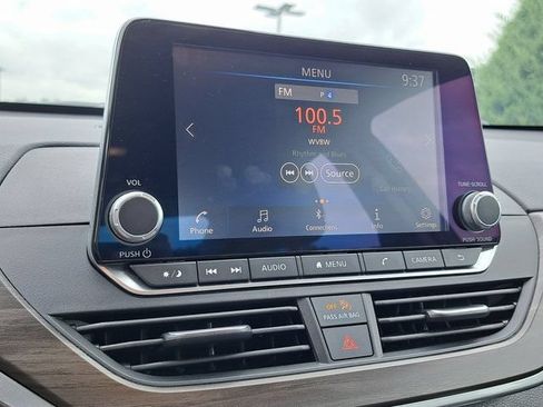 Used 2024 Nissan Altima 2.5 SV FWD image 14
