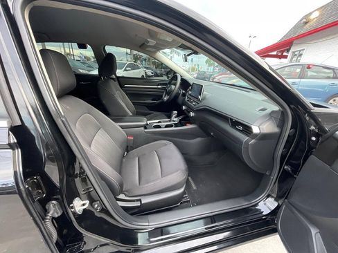 Used 2021 Nissan Altima 2.5 SV FWD image 12