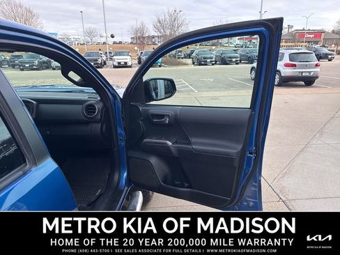 Used 2016 Toyota Tacoma TRD Off-Road w/ Premium & Technology Package image 34