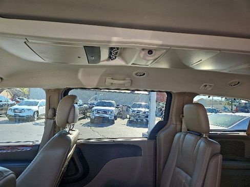 Used 2013 Chrysler Town & Country Touring-L w/ Entertainment Group #2 image 9