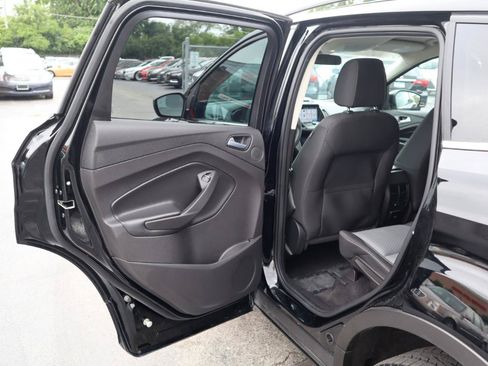 Used 2017 Ford Escape SE w/ Equipment Group 201A AWD/4WD image 15