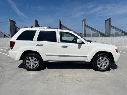 Used 2010 Jeep Grand Cherokee Limited AWD/4WD image 5