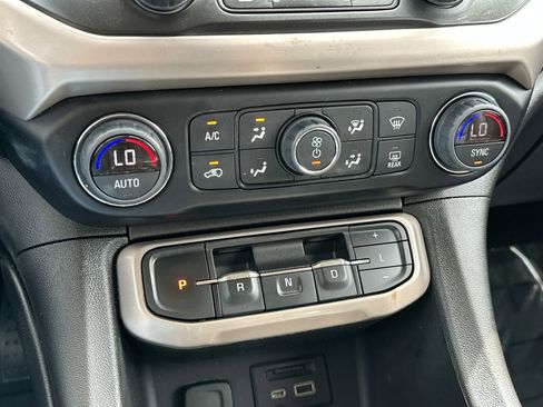 Used 2023 GMC Acadia Denali image 19