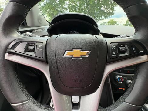 Used 2021 Chevrolet Trax LT w/ Premium Seat Package AWD/4WD image 29