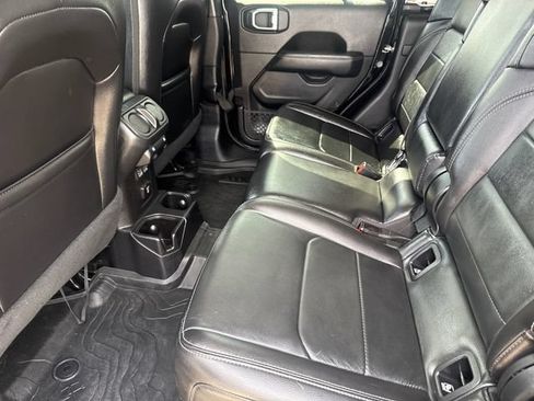 Used 2020 Jeep Gladiator Overland AWD/4WD image 18