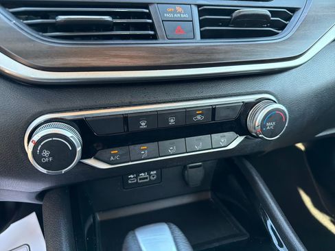 Used 2024 Nissan Altima 2.5 SV FWD image 35