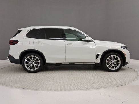 Certified 2024 BMW X5 xDrive40i w/ Parking Assistance Package AWD/4WD image 6