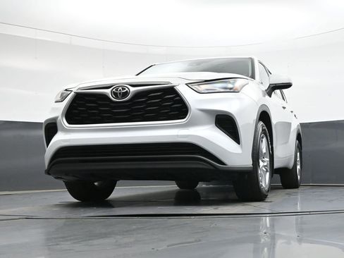 Used 2023 Toyota Highlander L image 45