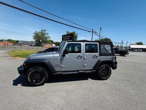 Used 2013 Jeep Wrangler Unlimited Sport w/ Connectivity Group AWD/4WD image 4