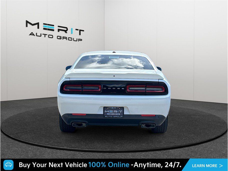 Used 2018 Dodge Challenger R/T w/ Performance Handling Group RWD image 8