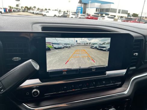 Used 2024 GMC Sierra 1500 SLT image 32