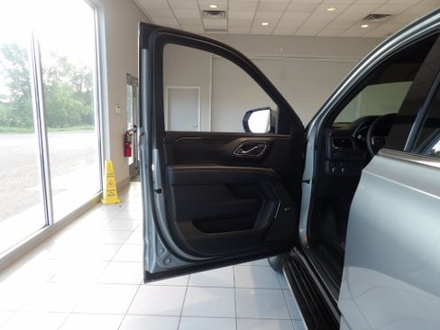 Used 2024 Chevrolet Tahoe LT w/ Luxury Package AWD/4WD image 9