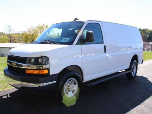 Used 2023 Chevrolet Express 2500 w/ Driver Convenience Package image 4