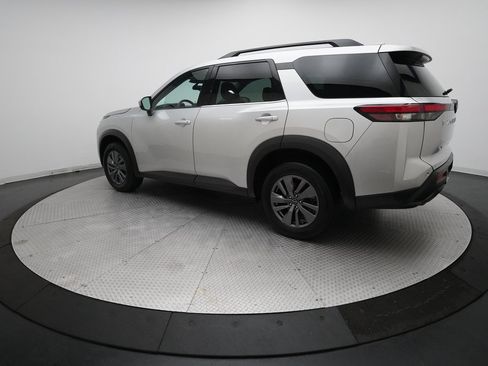 Certified 2024 Nissan Pathfinder SV image 11