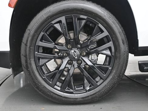 Used 2024 Chevrolet Tahoe Premier AWD/4WD image 9