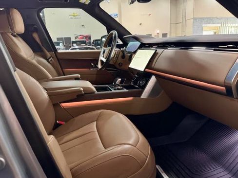 Used 2023 Land Rover Range Rover SE AWD/4WD image 3
