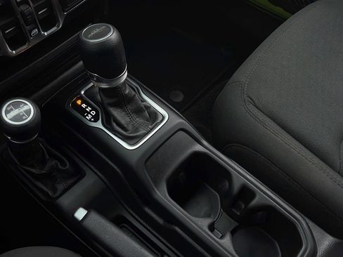 Used 2021 Jeep Gladiator Sport image 27