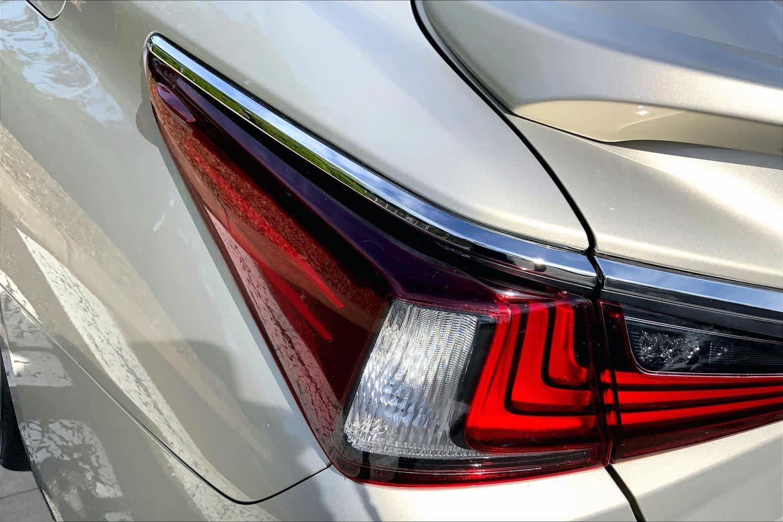 Certified 2021 Lexus ES 350 w/ Premium Package FWD image 28