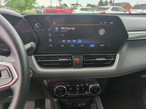 Used 2024 Chevrolet TrailBlazer LT w/ Convenience Package AWD/4WD image 9