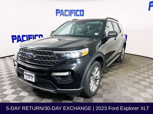 Used 2023 Ford Explorer XLT w/ Equipment Group 202A image 4