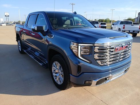 Used 2025 GMC Sierra 1500 Denali w/ Technology Package AWD/4WD image 14