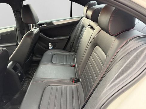 Used 2013 Volkswagen Jetta GLI FWD image 31