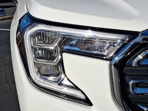 Used 2024 GMC Terrain SLT image 8