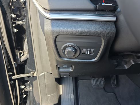 Used 2023 Jeep Grand Cherokee Altitude image 35