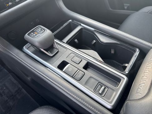 Certified 2024 Nissan Pathfinder SV FWD image 21