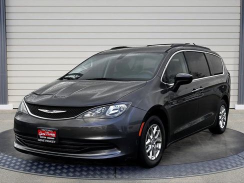 Used 2020 Chrysler Voyager Lxi image 3