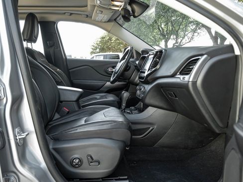 Used 2020 Jeep Cherokee Limited image 46