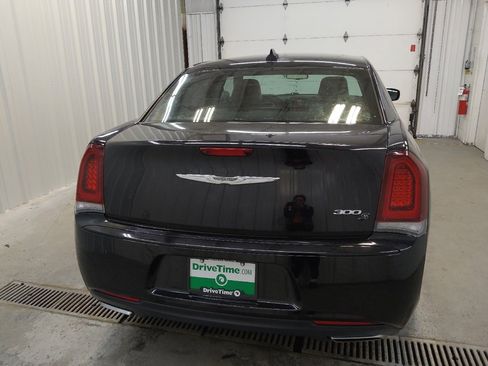 Used 2017 Chrysler 300 S image 7