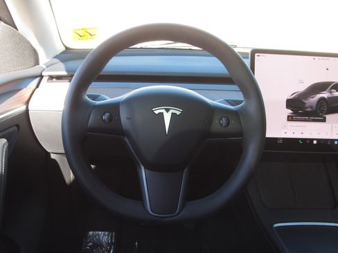 Used 2023 Tesla Model Y Long Range image 22