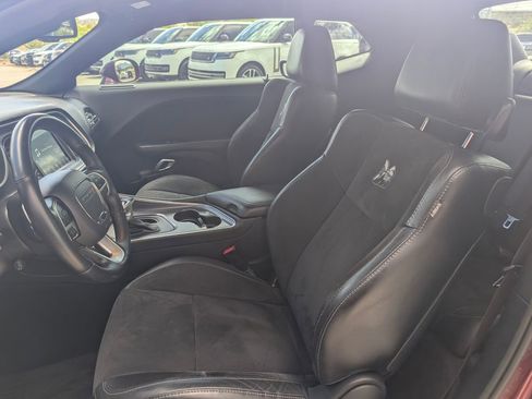 Used 2017 Dodge Challenger R/T Scat Pack w/ Leather Interior Group RWD image 20