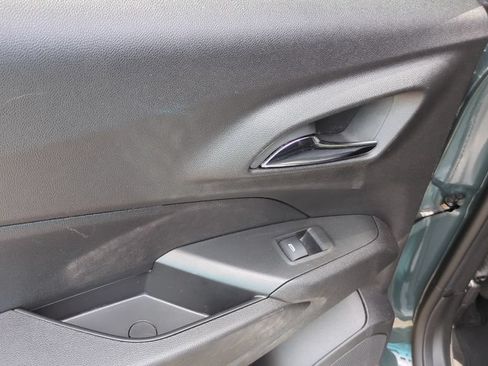 Used 2025 Chevrolet Trax LT FWD image 14