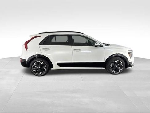 Certified 2023 Kia Niro Wave FWD image 6