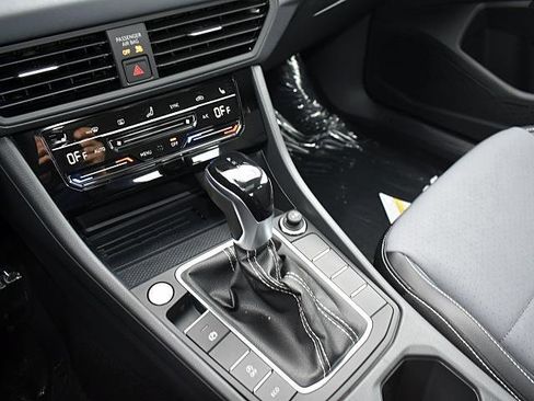 New 2026 Volkswagen Jetta SE image 12