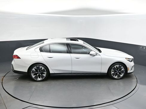 Certified 2025 BMW 530i xDrive w/ Premium Package image 35