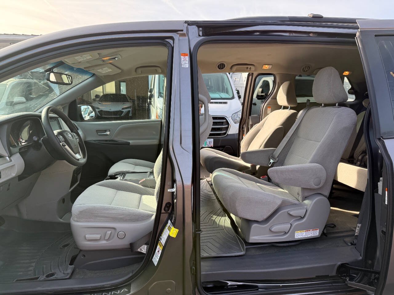 Used 2017 Toyota Sienna LE FWD image 22