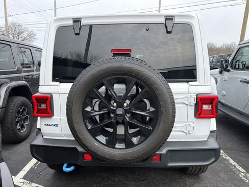 Used 2023 Jeep Wrangler Sahara w/ Cold Weather Group image 7
