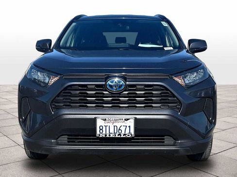 Used 2021 Toyota RAV4 LE AWD/4WD image 3