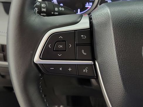 Used 2025 Toyota Highlander XLE FWD image 26