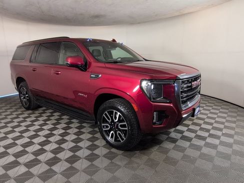 Used 2024 GMC Yukon XL AT4 w/ Technology Package AWD/4WD image 3