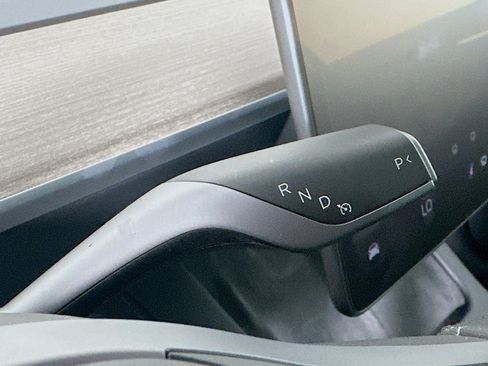 Used 2023 Tesla Model Y AWD image 24