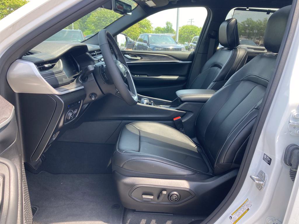 New 2024 Jeep Grand Cherokee Limited 4xe w/ Luxury Tech Group II AWD/4WD image 10