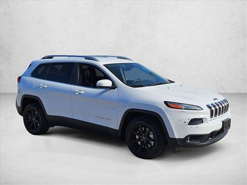 Used 2018 Jeep Cherokee Latitude Plus w/ Cold Weather Group image 3
