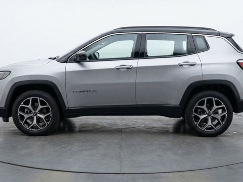 Used 2025 Jeep Compass Limited image 5