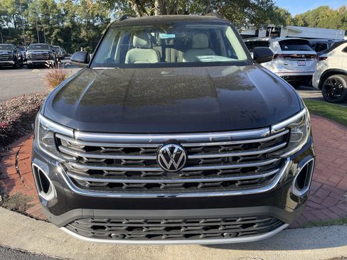 New 2026 Volkswagen Atlas SE image 2