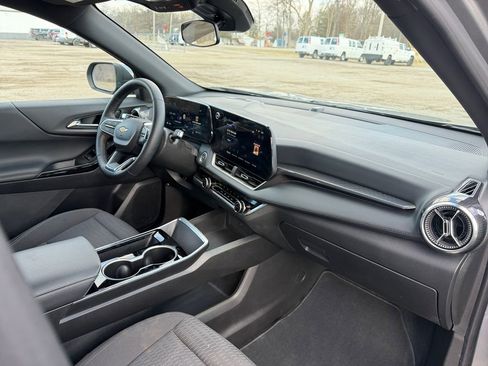 Used 2025 Chevrolet Equinox LT FWD image 12