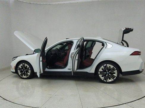 Used 2025 BMW 540i xDrive image 72